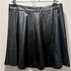 BLACK LEATHER SKIRT